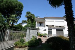 Villa con ampio giardino Villa con ampio giardino