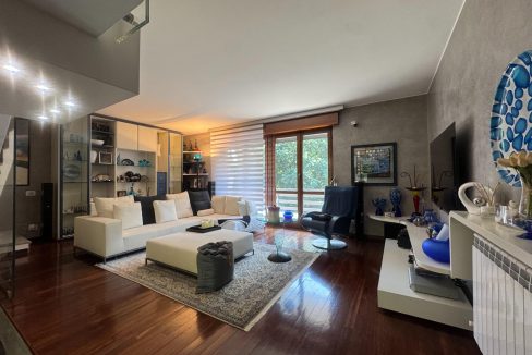Villa-di-testa-giradino-terrazzo-box-doppio-cassano-magnago-malpensa-milano-varese