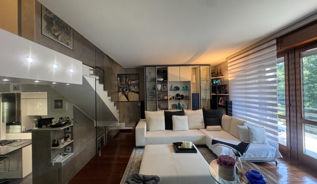 Villa-di-testa-giradino-terrazzo-box-doppio-cassano-magnago-malpensa-milano-varese