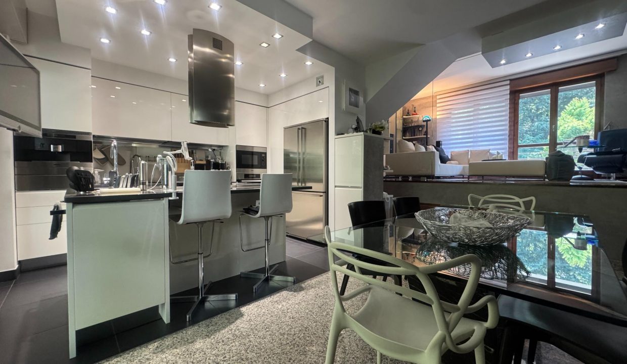 Villa-di-testa-giradino-terrazzo-box-doppio-cassano-magnago-malpensa-milano-varese