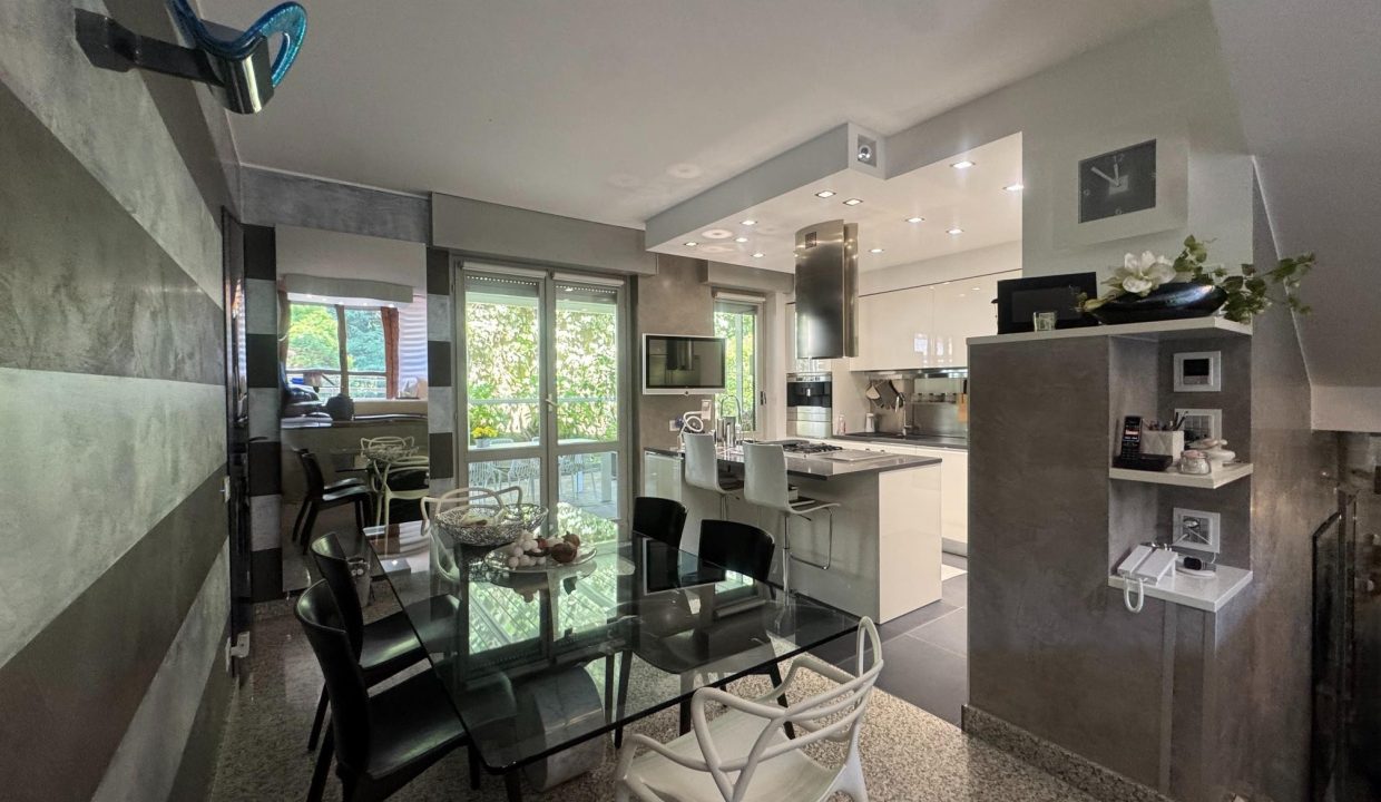 Villa-di-testa-giradino-terrazzo-box-doppio-cassano-magnago-malpensa-milano-varese