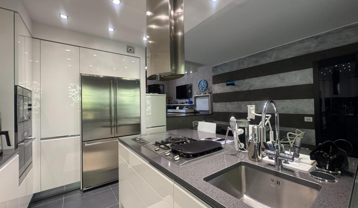 Villa-di-testa-giradino-terrazzo-box-doppio-cassano-magnago-malpensa-milano-varese