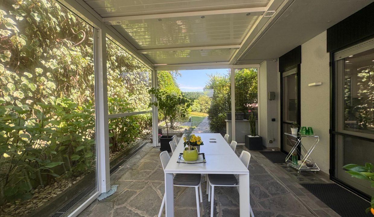 Villa-di-testa-giradino-terrazzo-box-doppio-cassano-magnago-malpensa-milano-varese