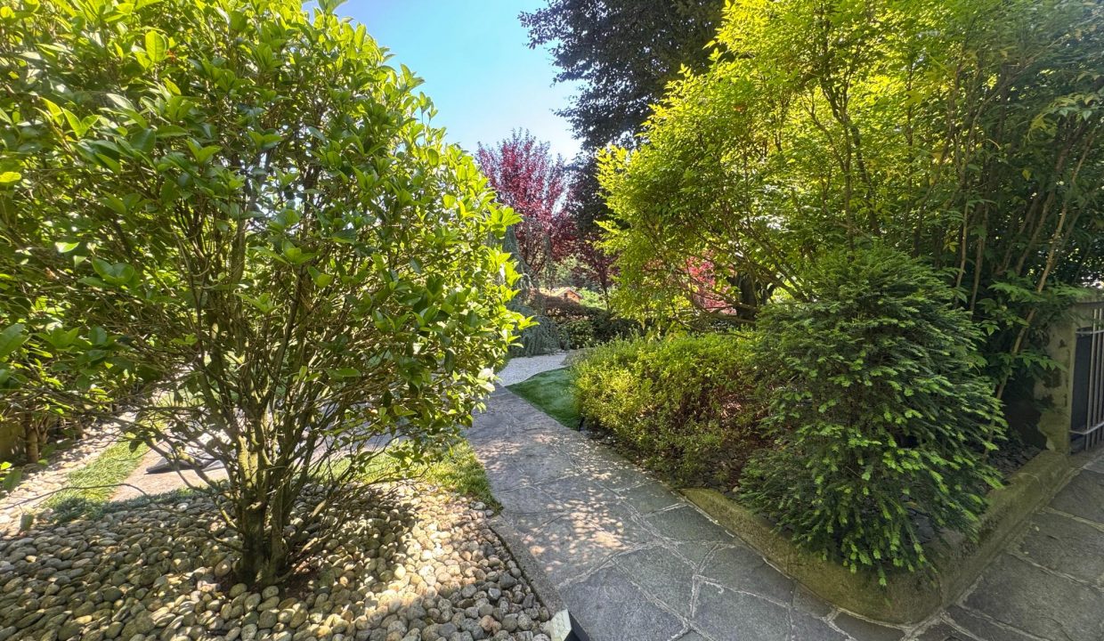 Villa-di-testa-giradino-terrazzo-box-doppio-cassano-magnago-malpensa-milano-varese