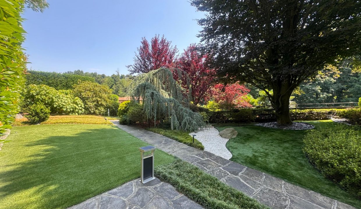 Villa-di-testa-giradino-terrazzo-box-doppio-cassano-magnago-malpensa-milano-varese