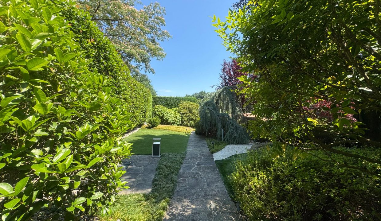 Villa-di-testa-giradino-terrazzo-box-doppio-cassano-magnago-malpensa-milano-varese