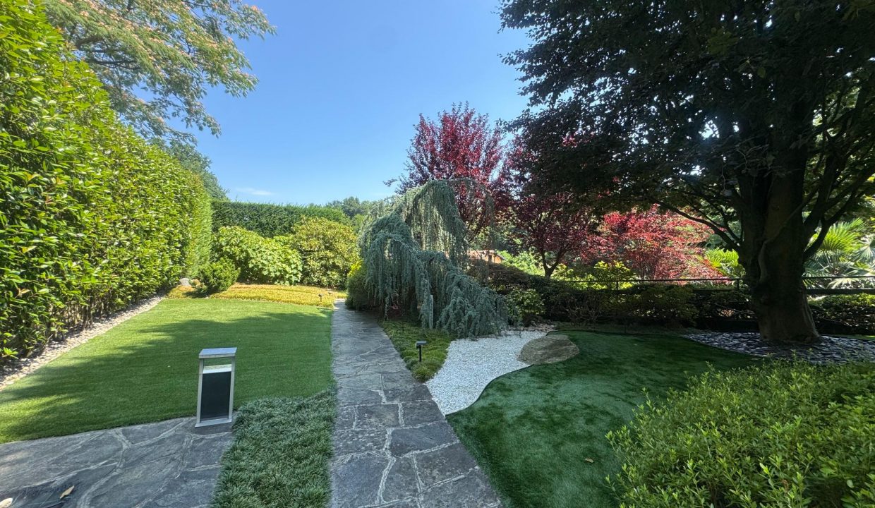 Villa-di-testa-giradino-terrazzo-box-doppio-cassano-magnago-malpensa-milano-varese