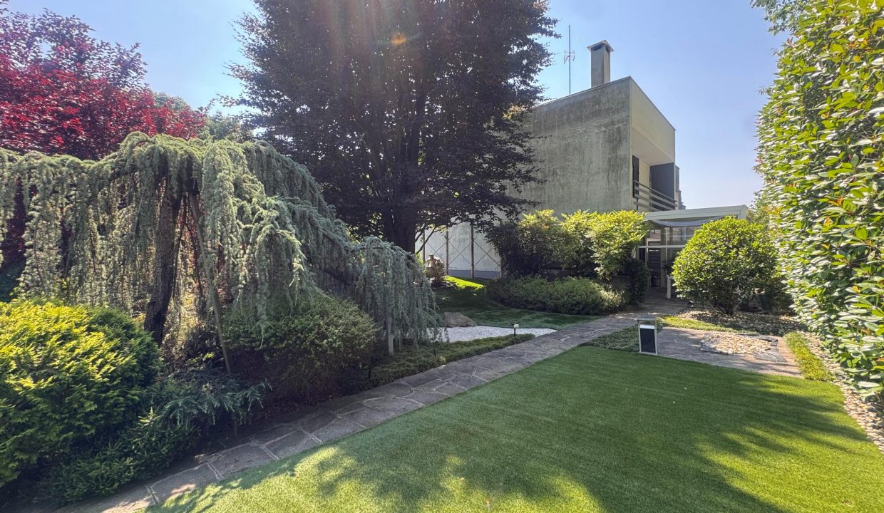 Villa-di-testa-giradino-terrazzo-box-doppio-cassano-magnago-malpensa-milano-varese