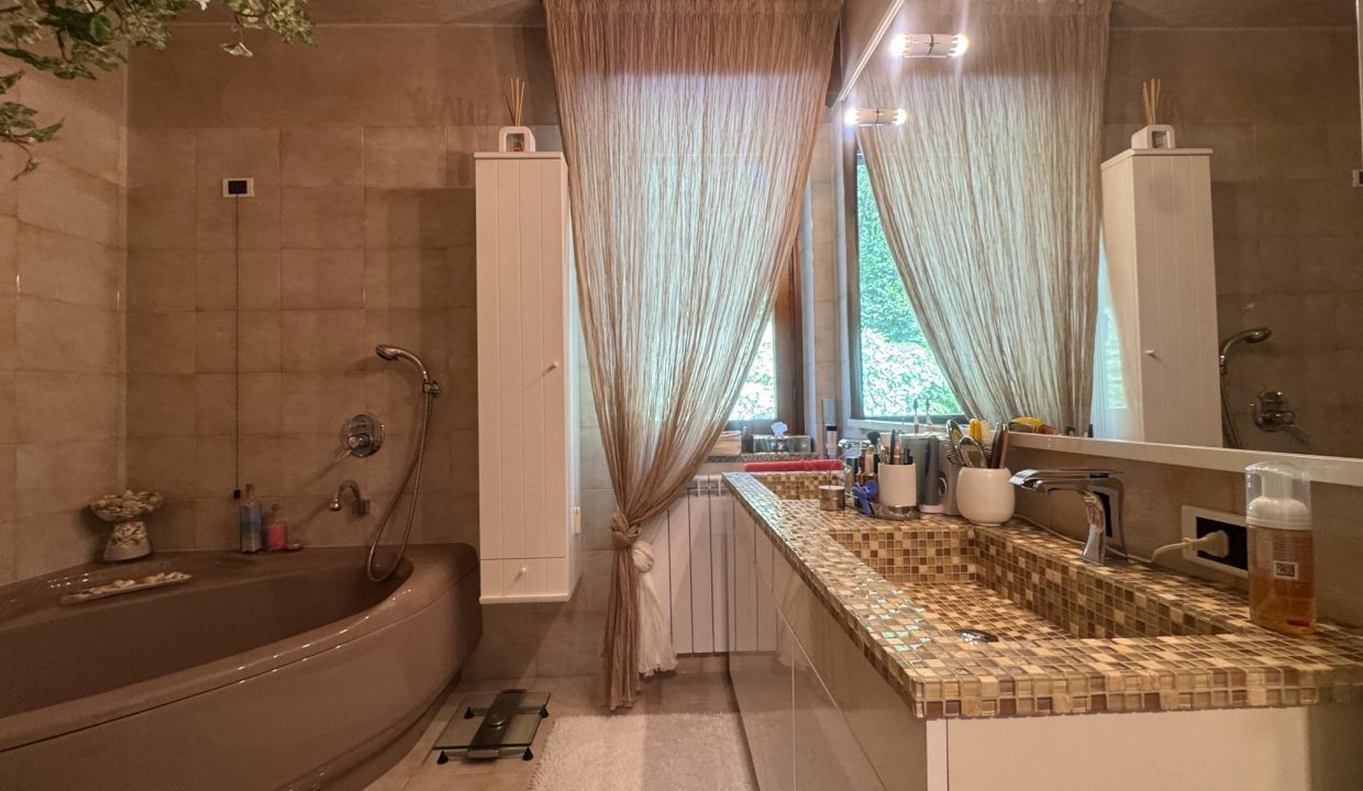 Villa-di-testa-giradino-terrazzo-box-doppio-cassano-magnago-malpensa-milano-varese
