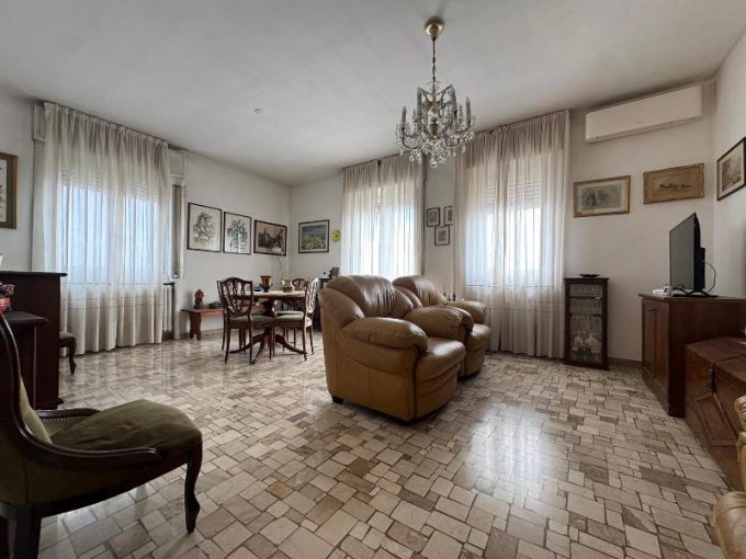attico-milano-mezi-pubblici-balcone-quartiere-primaticcio