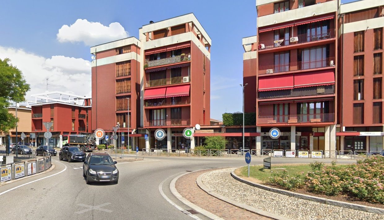 negozio-affitto-cassano-magnago-vetrine-su-strada-